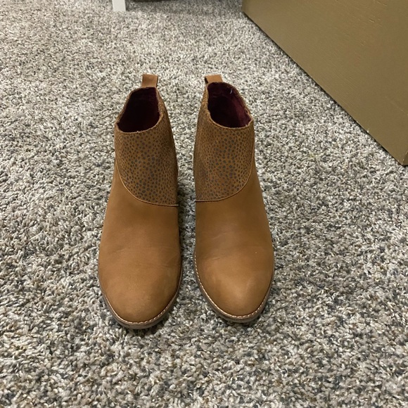 TOMS Booties - Picture 2 of 5